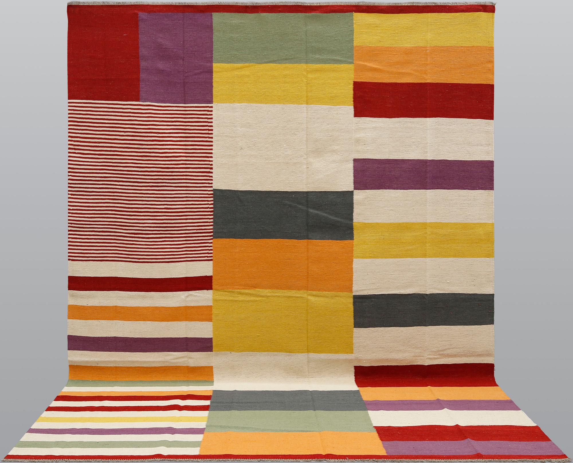 A Kelim carpet, c. 346 x 253 cm.