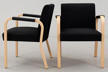 KARMSTOLAR, 1 par, modell 45, Alvar Aalto, Artek, Finland.