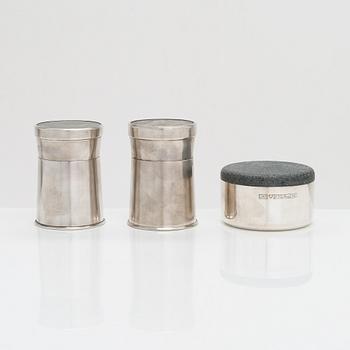 Pekka Piekäinen, burkar, 3 st, silver och natursten. Auran kultaseppä 1972 och Tarkiainen 1985.