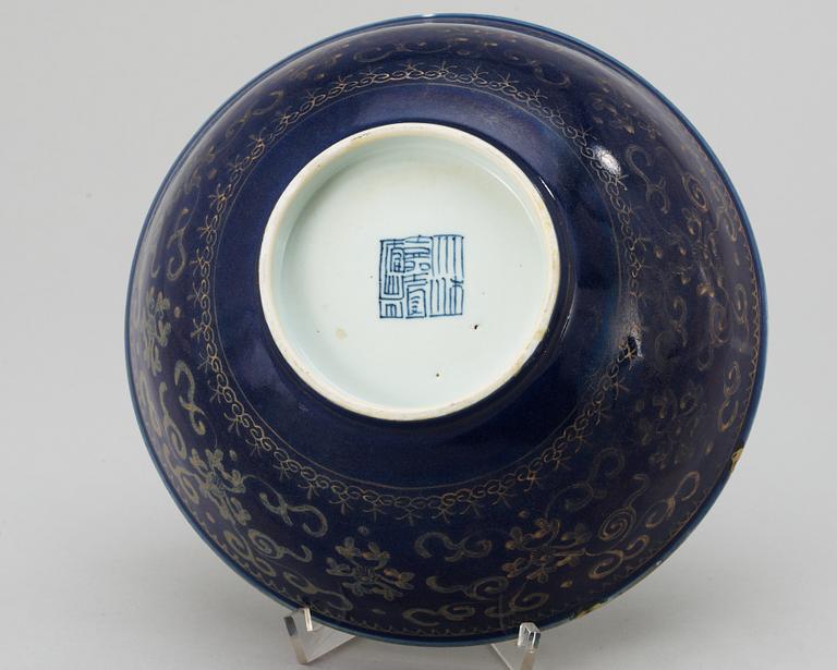 A powder blue bowl, Qing dynasty with seal mark in underglaze blue.