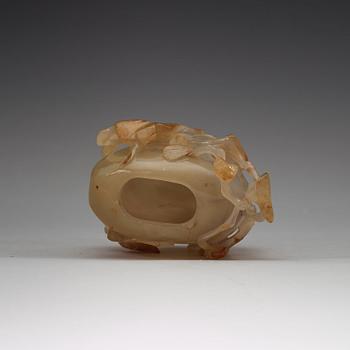 A Chinese agathe vase with cover, 20th Century.