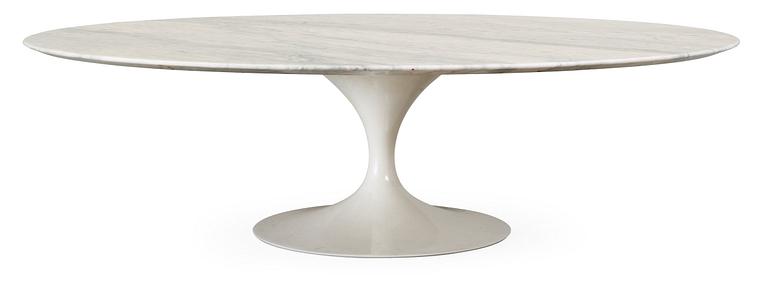 An Eero Saarinen 'Tulip' marble top sofa table by Knoll International.