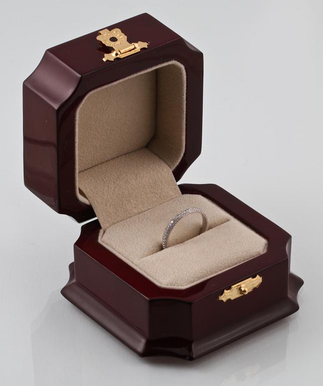RING, 14K guld med briljantslipade diamanter ca 1.00 ct. Vikt  1,6 gram.