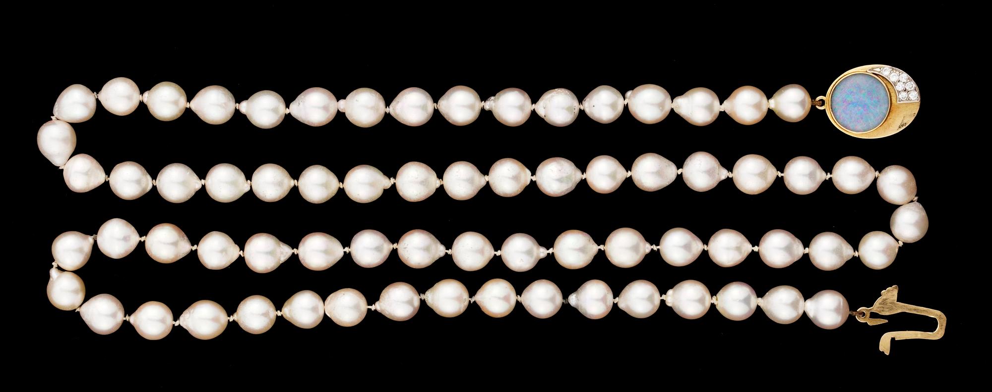 COLLIER,