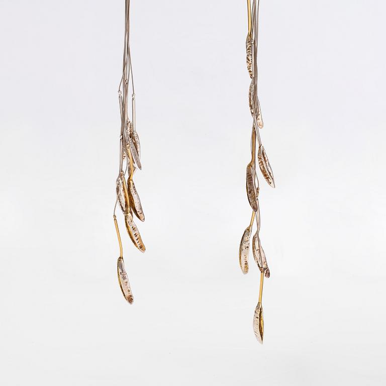 Marja Suna, Halsband och örhängen "Höstlöv", sterlingsilver. Kaunis koru/Kalevala Koru, Helsingfors 1999.