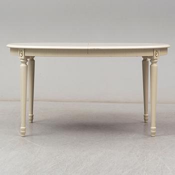 A dining table and 4 chairs, second half of the 20th century. 2 leaves included.