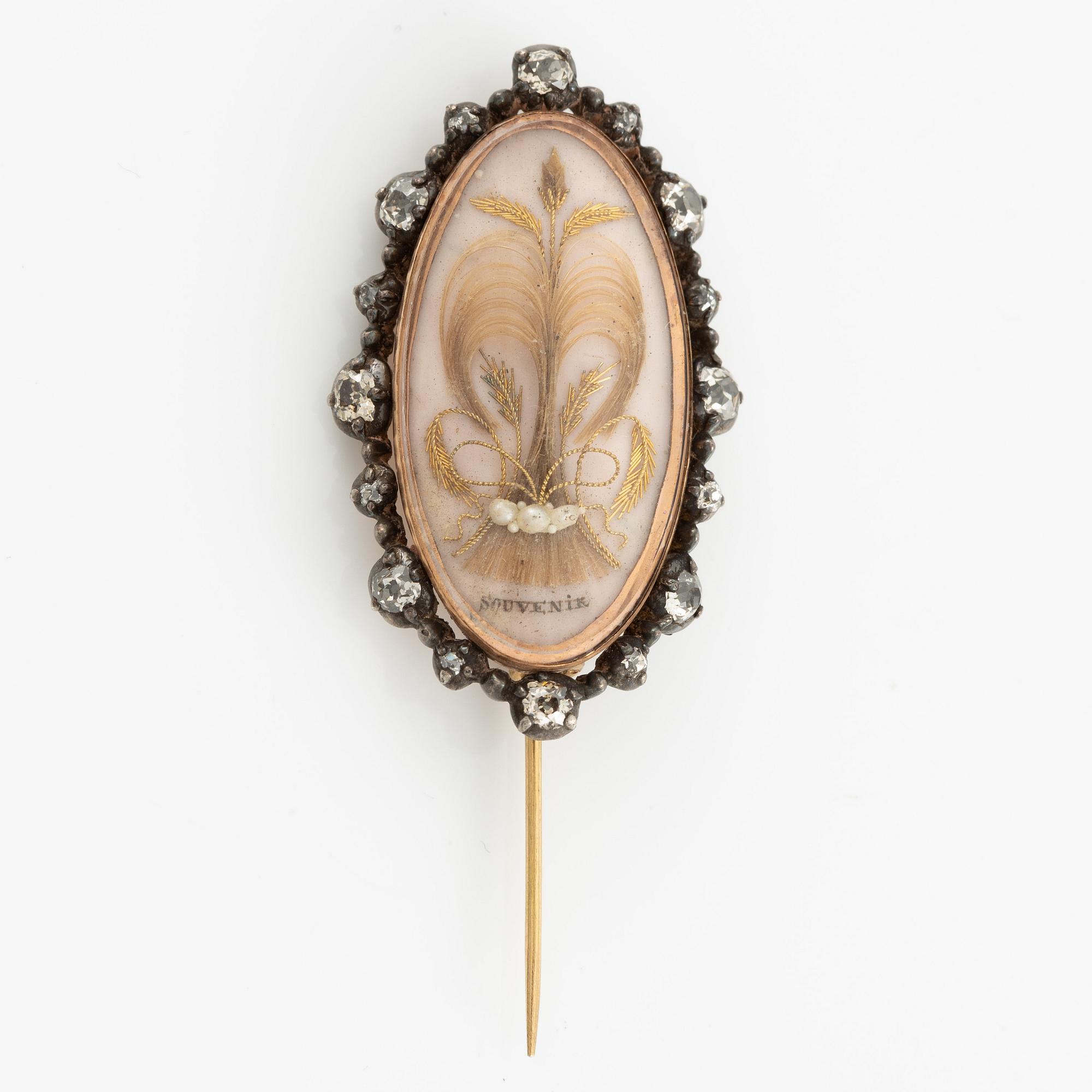 Brooch 14K gold and silver with old-cut diamonds and pearls.