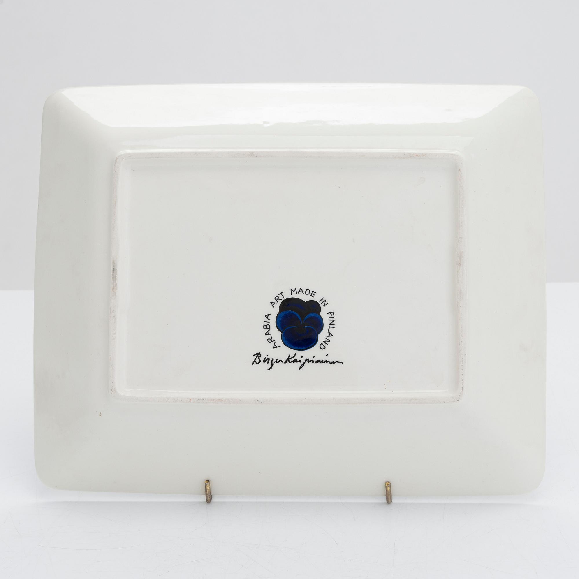 Birger Kaipiainen, a ceramic dish, marked Birger Kaipiainen Arabia Art Made in Finland.