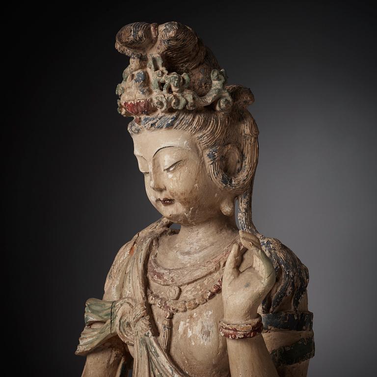 A large wooden sculpture of Guanyin, Ming dynasty (1368-1644).