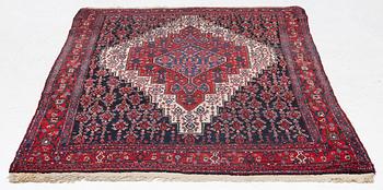 A Senneh rug, c. 200 x 150 cm.