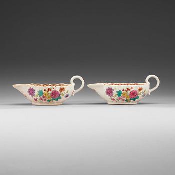 1539. A pair of famille rose sauce boats, Qing dynasty, Qianlong (1736-95).