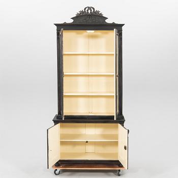 Skåp 1900-talets första hälft.