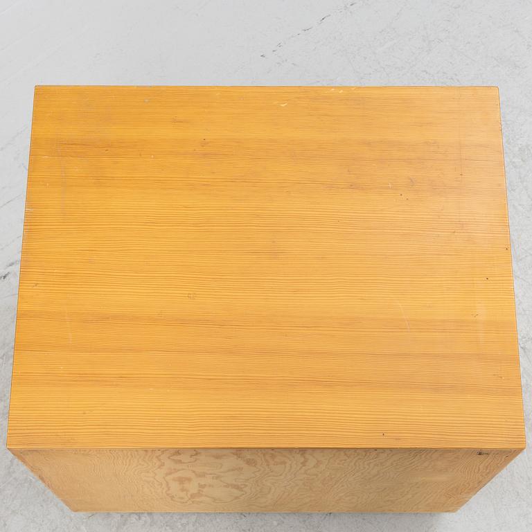 Børge Mogensen, chest of drawers from the "Öresund" series, AB Karl Andersson & Söner, circa 1960.