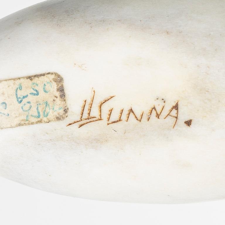 Lars Levi Sunna, box in the shape of a ptarmigan, signed.