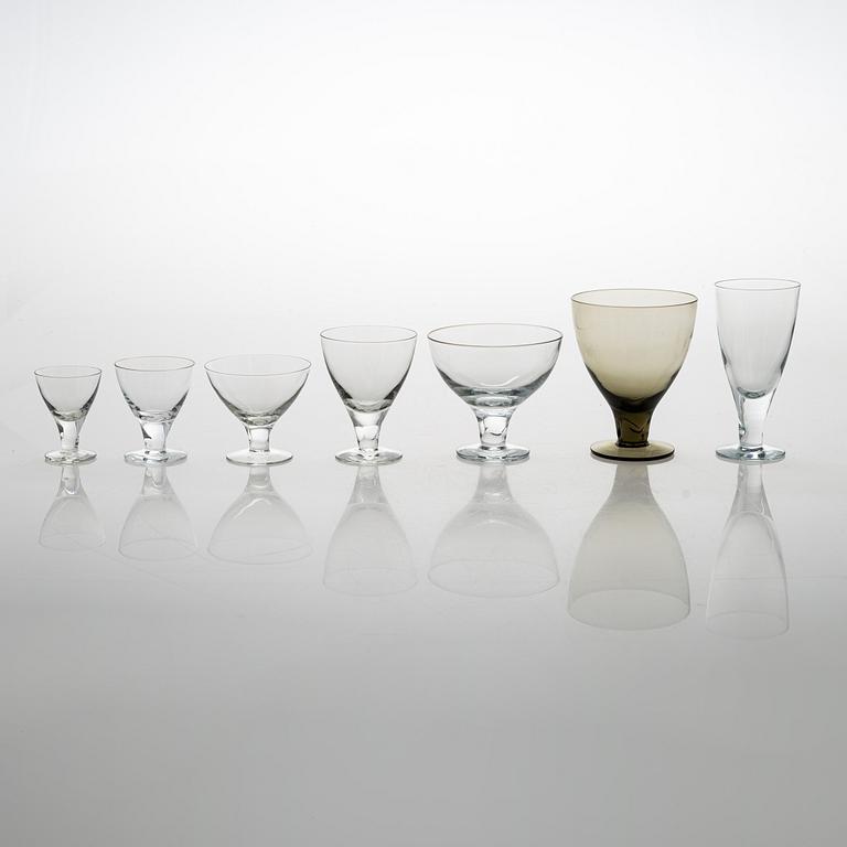 Gunnel Nyman, lasiston osia, 33 kpl, "GN 46", Nuutajärvi Notsjö. Tuotannossa 1949-1969.