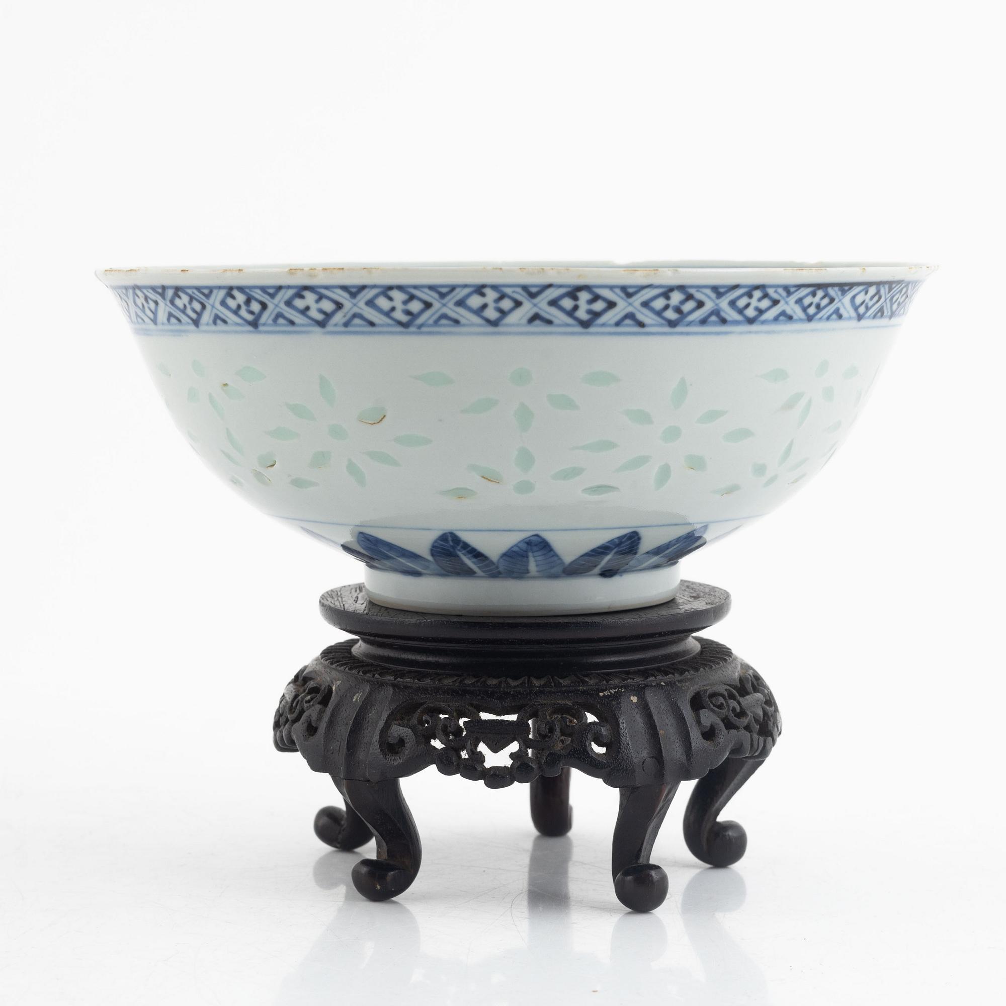 A Chinese blue and white porcelain bowl, late Qing dynasty/around 1900.