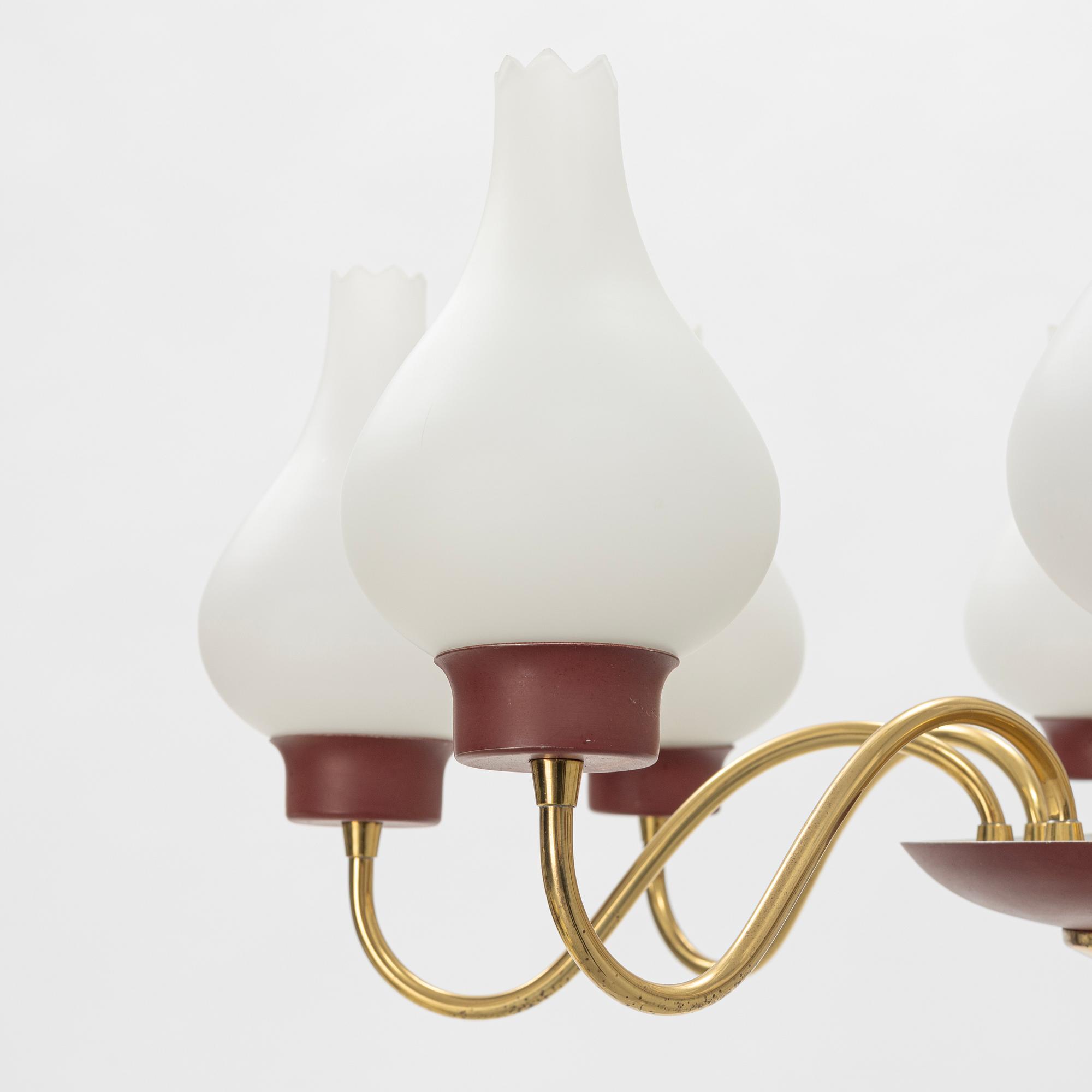 Taklampa, 1900-talets mitt. med åtta ljuspunkter.