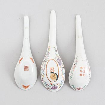 Three porcelain spoons, China, 19th-20th century.