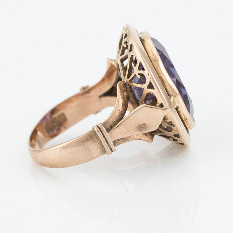 Ring, gold with synthetic colour-changing sapphire, Egypt.