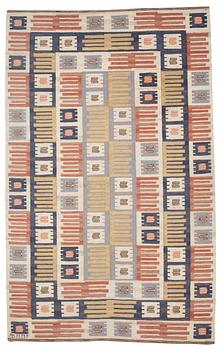 690. CARPET. "Porslinsmattan". Flat weave. 261 x 160,5 cm. Signed AB MMF.