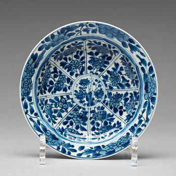 906. A set of seven blue and white dishes, Qingdynasty, Kangxi (1662-1722).