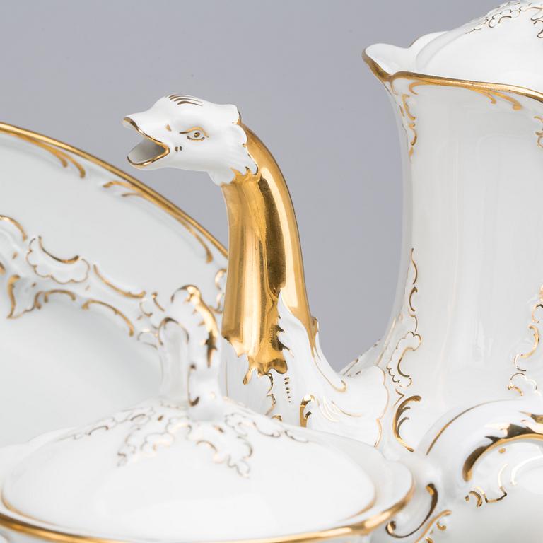 A Meissen porcelain ca 28 piece coffe and tea service, first half of the 20th century.