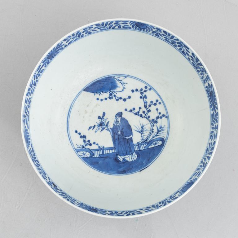 A blue and white bowl and bottle, China, Qing dynasty, 19th century.