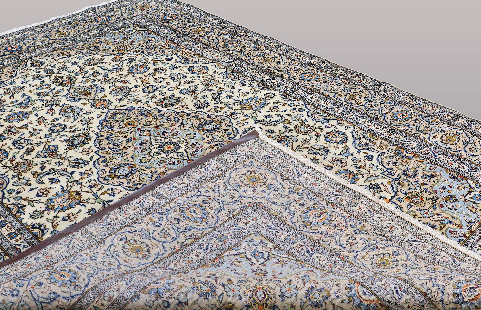 MATTO Kashan , signerad, ca 356 x 256 cm.