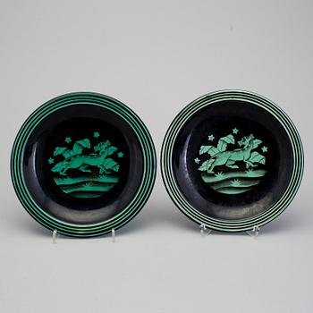 5 plates and 1 lidded box of the "V series" by Ilse Claesson for Rörstrand, 1930´s.