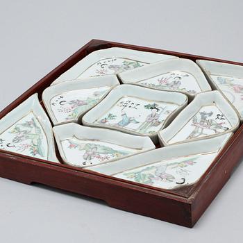 A chinese porcelian cabaret from the 19th century.