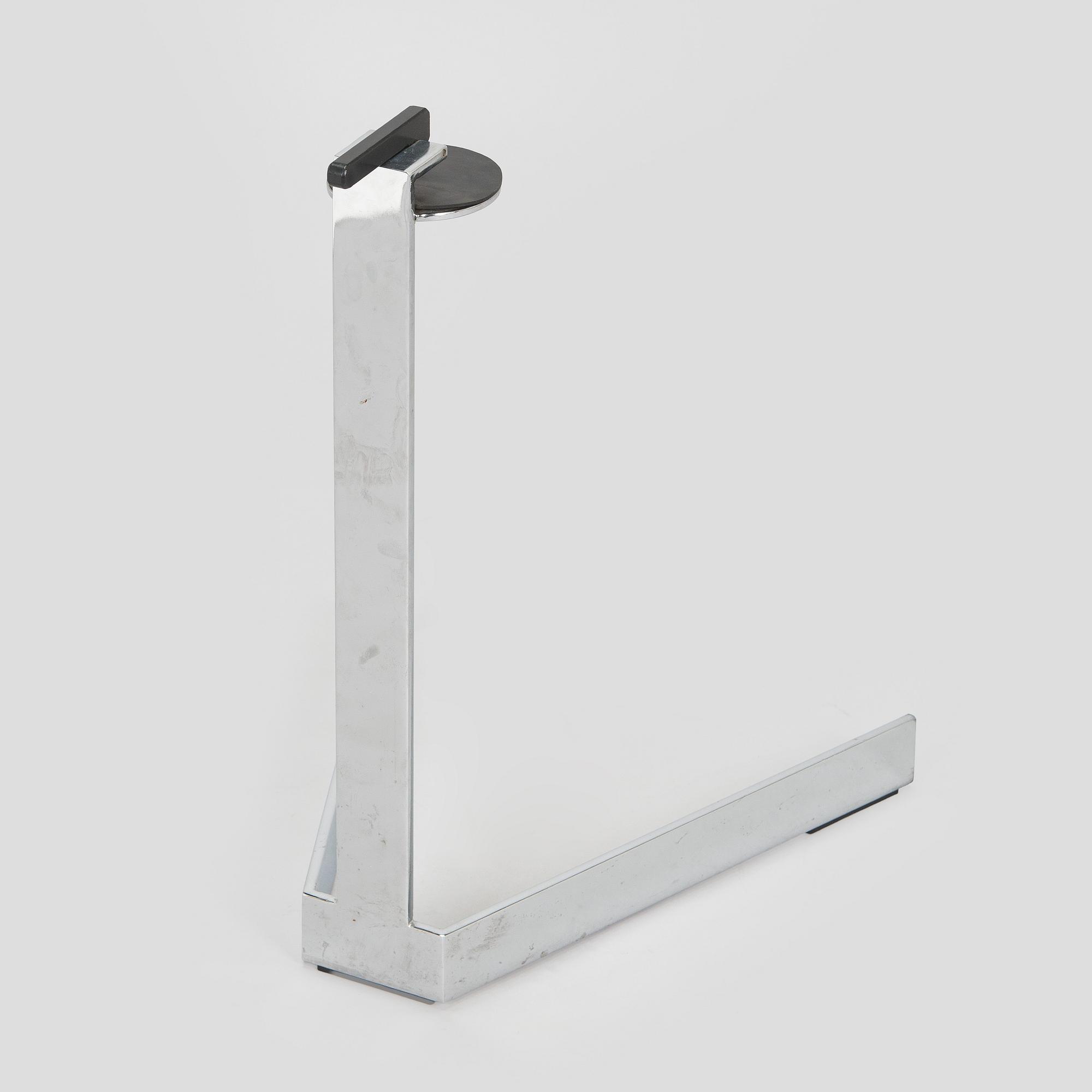 Jouni Leino, Tarjotinpöydän jalusta ,"Grip" Jouni Leino Design Studio 2009.