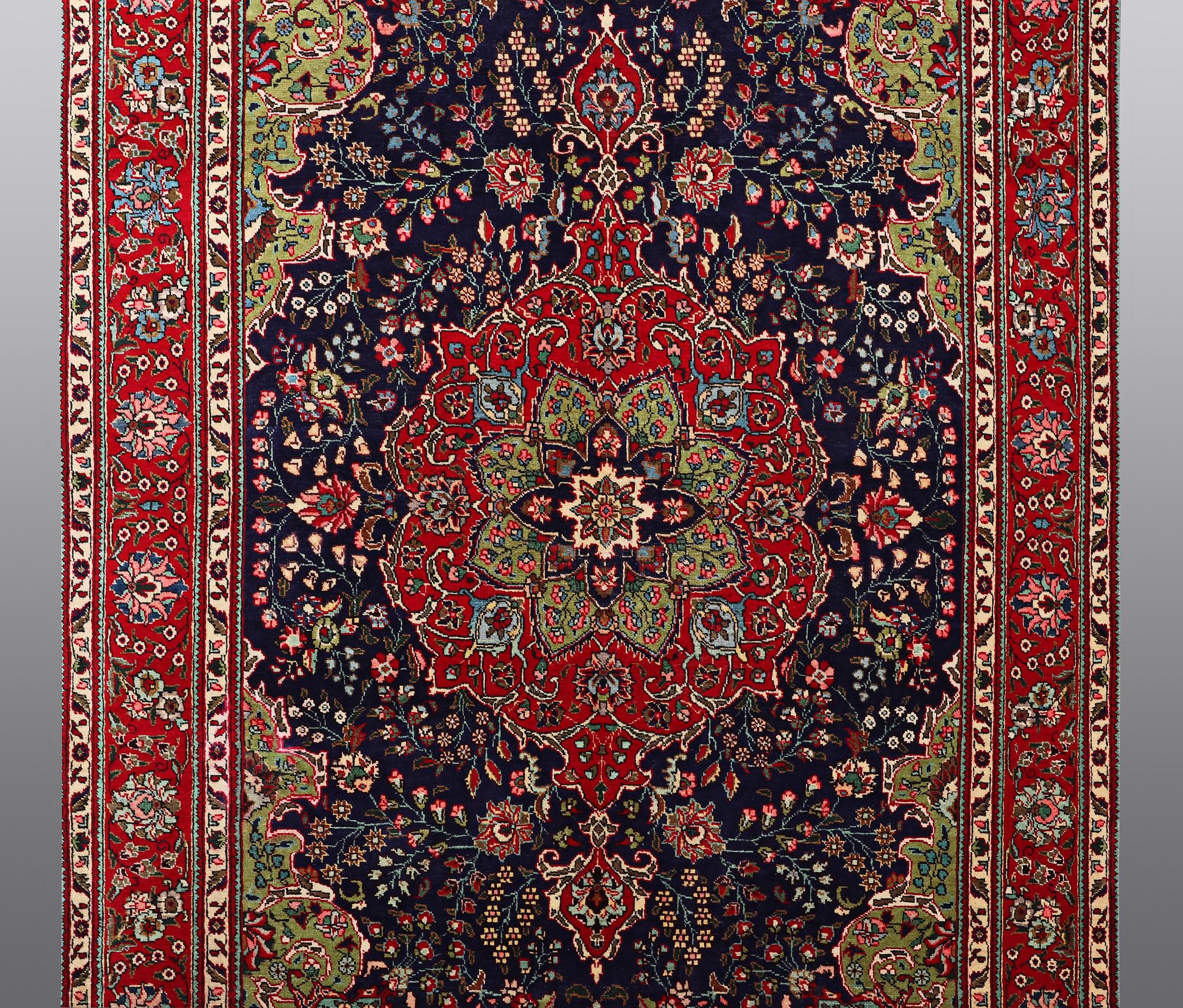 A carpet, Tabriz, ca 310 x 200 cm.