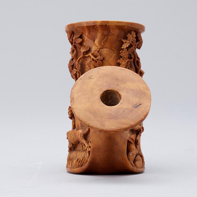 A Swedish 19th century carved wooden pipe bowl by S. Isberg .