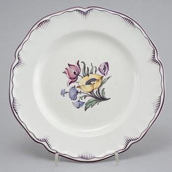 90 pieces of earthenware tableware from Rörstrand, model "Rörstrandia", 1930-56.