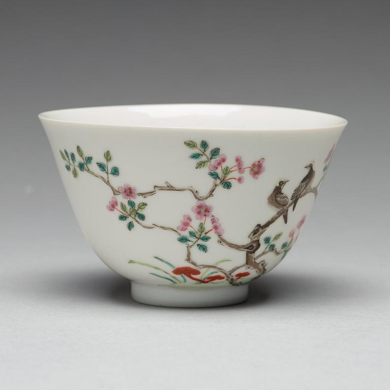 A Chinese famille rose cup, with Qianlong mark.