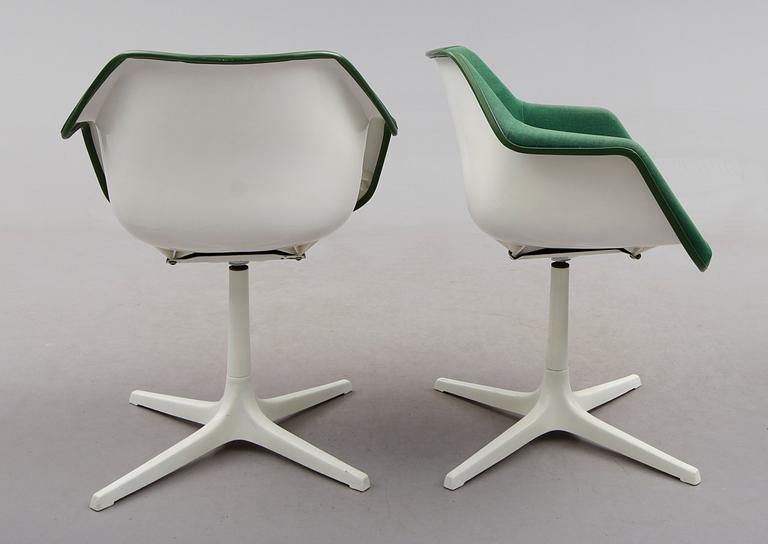 STOLAR, 1 par, Robin Day för Hille, England, tillverkade på licens av Overman, Sverige, 1900-talets andra hälft.