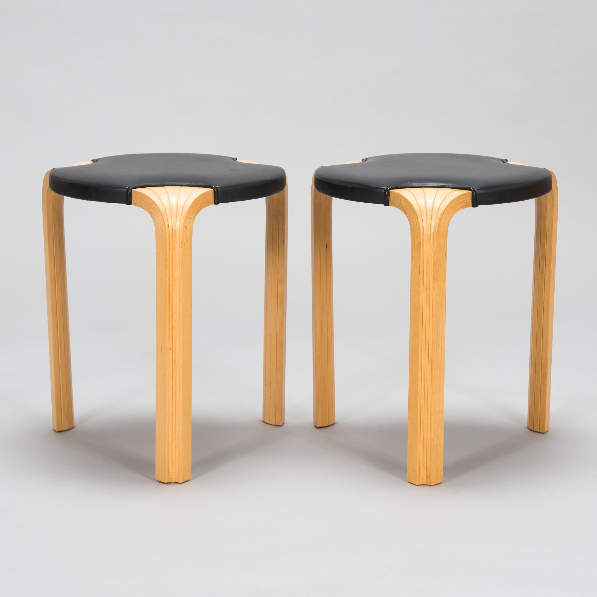 Alvar Aalto, pallar, ett par, modell X600 för  Artek 2003.