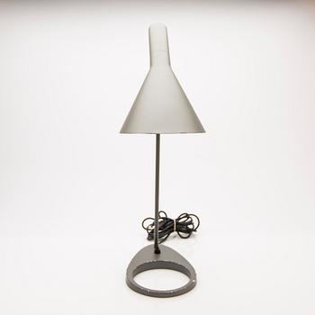 Arne Jacobsen, bordslampa, "AJ", Louis Poulsen, Danmark.