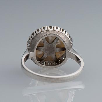 RING, mabepärla, briljantslipade diamanter, 18K vitguld.