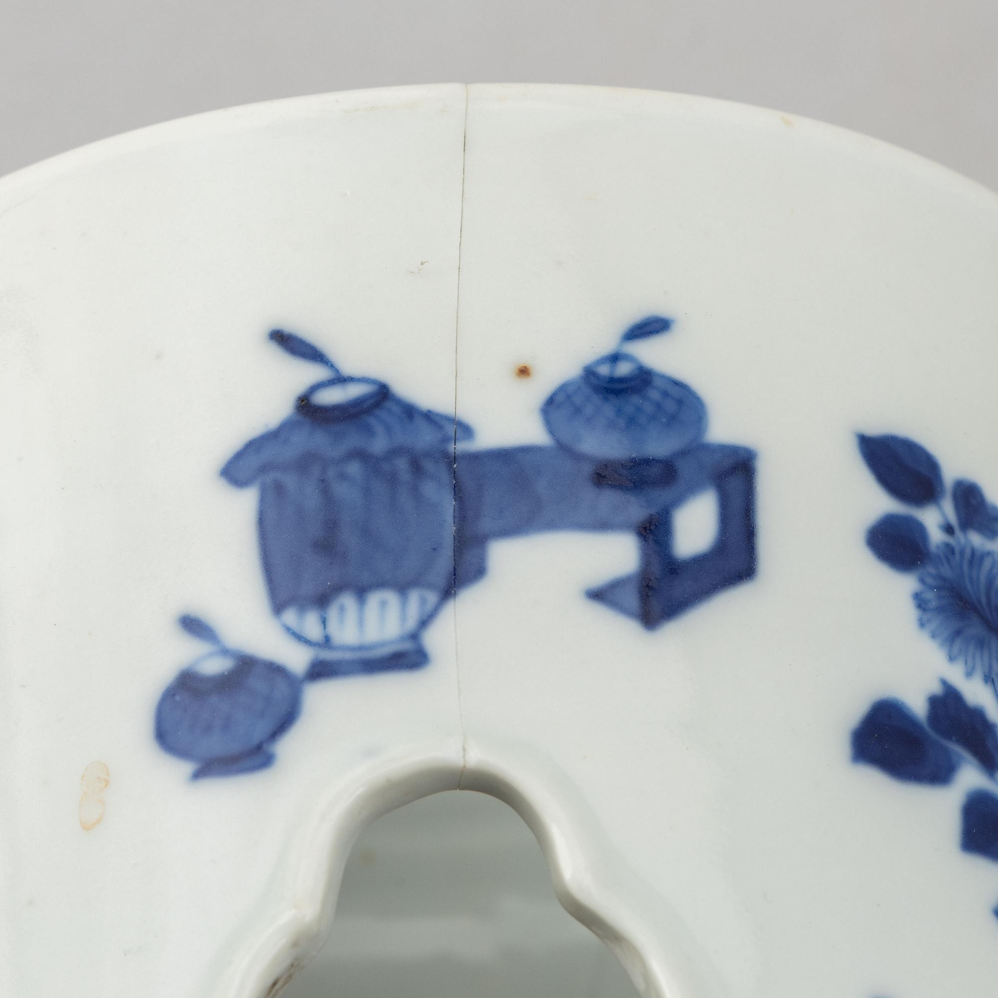 Two Chinese blue and white porcelain hat stands, Qing dynasty, 19th century.