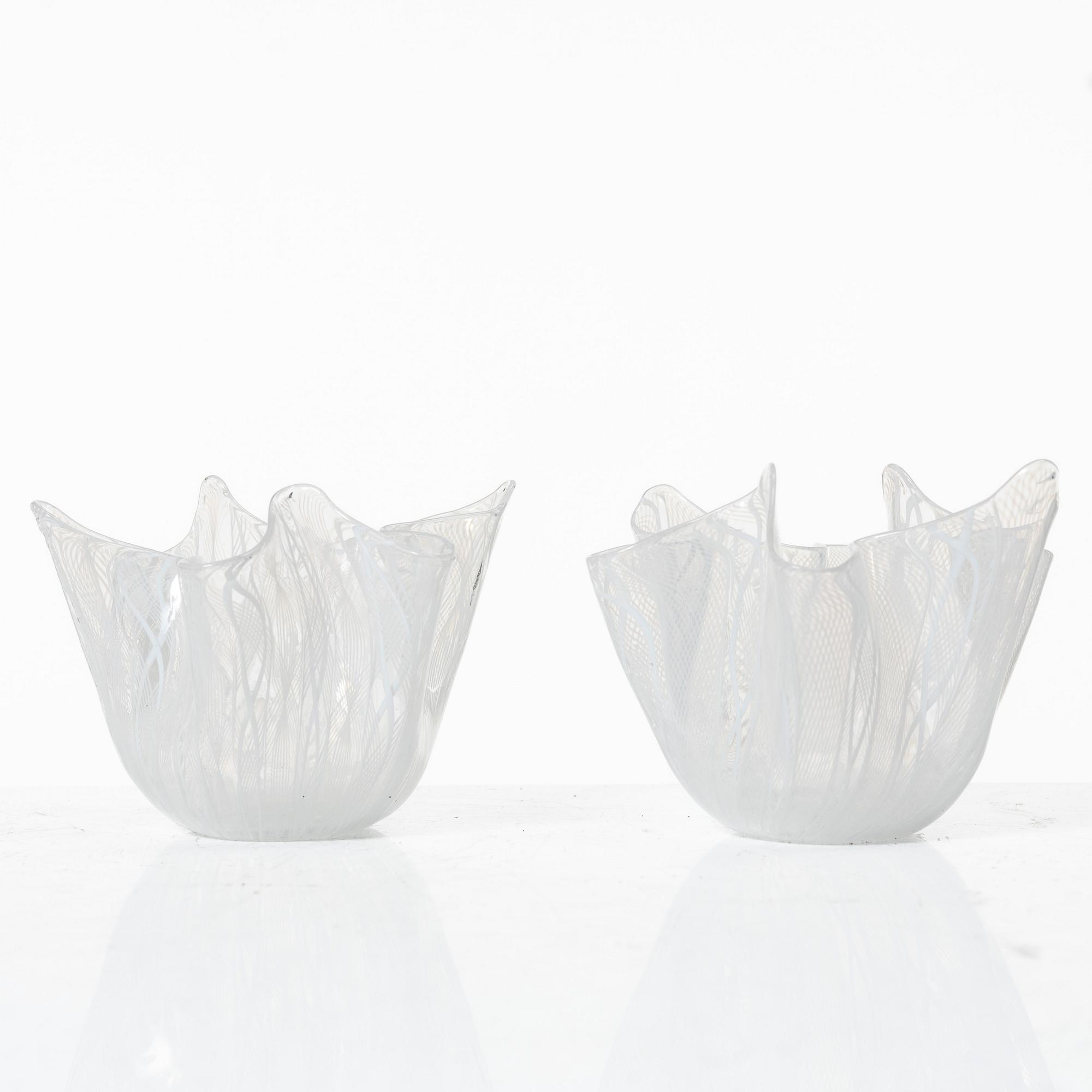 Venini, Fulvio Bianconi & Paolo Venini, skålar, ett par, "Fazzoletto", Murano, Italien, 1900-talets mitt.