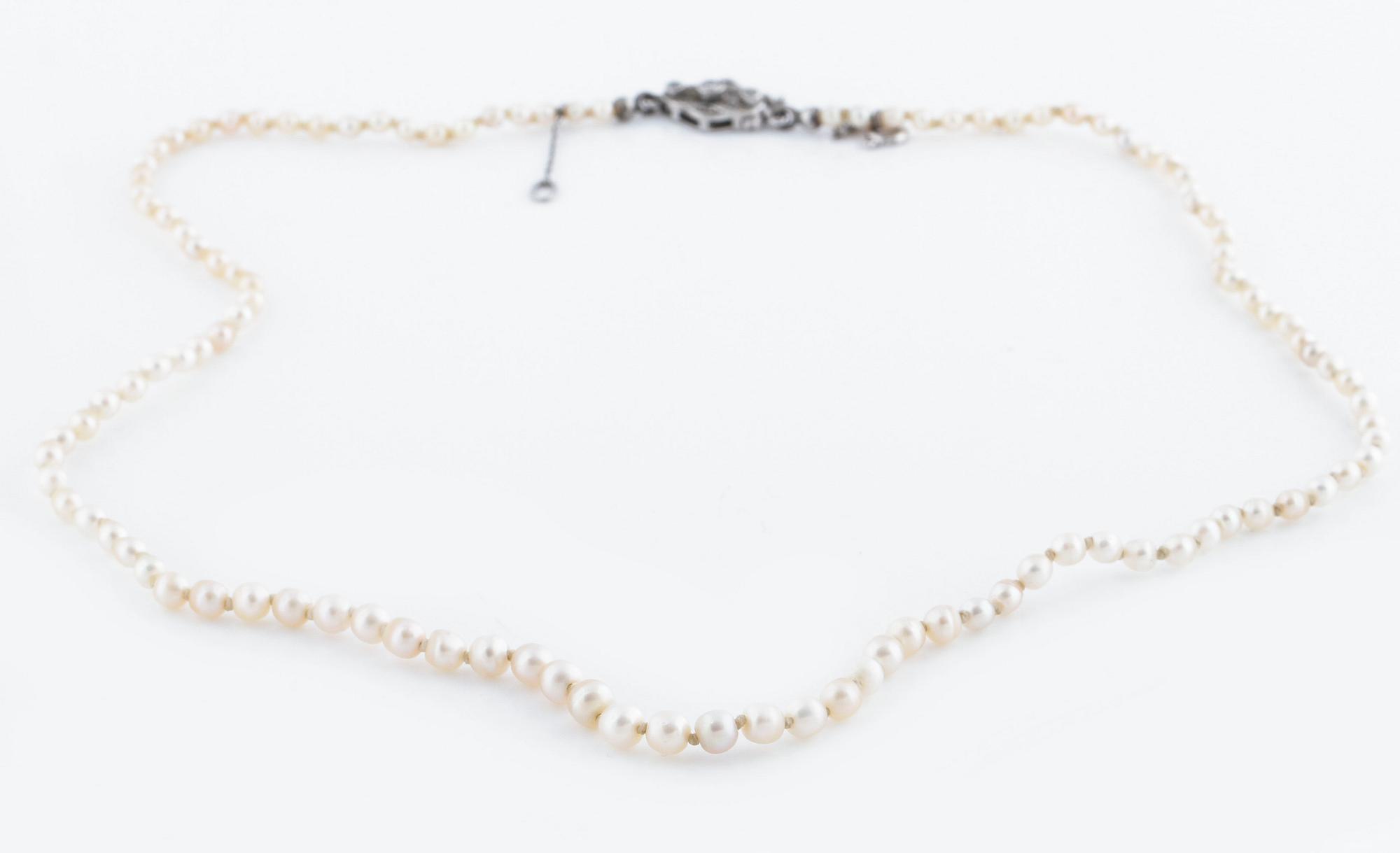A possibly cultured pearl necklace by Gustav Dahlgren & Co, Malmö, 1951.