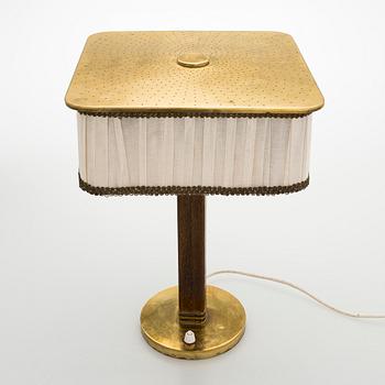 Paavo Tynell, bordslampa, modell 5066, Taito Oy, 1900-talets mitt.