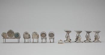 MINIATYRMÖBLER och STRYKJÄRN, 10 delar, silver, sekelskiftet 1900. Totalvikt 100 gr.