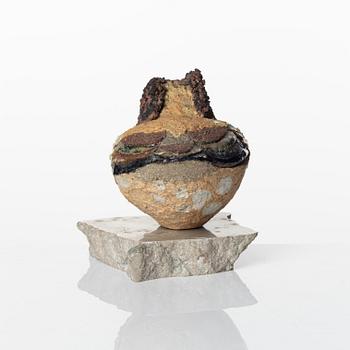 Tyra Lundgren, a stoneware sculpture of a bird, 1960-70s.