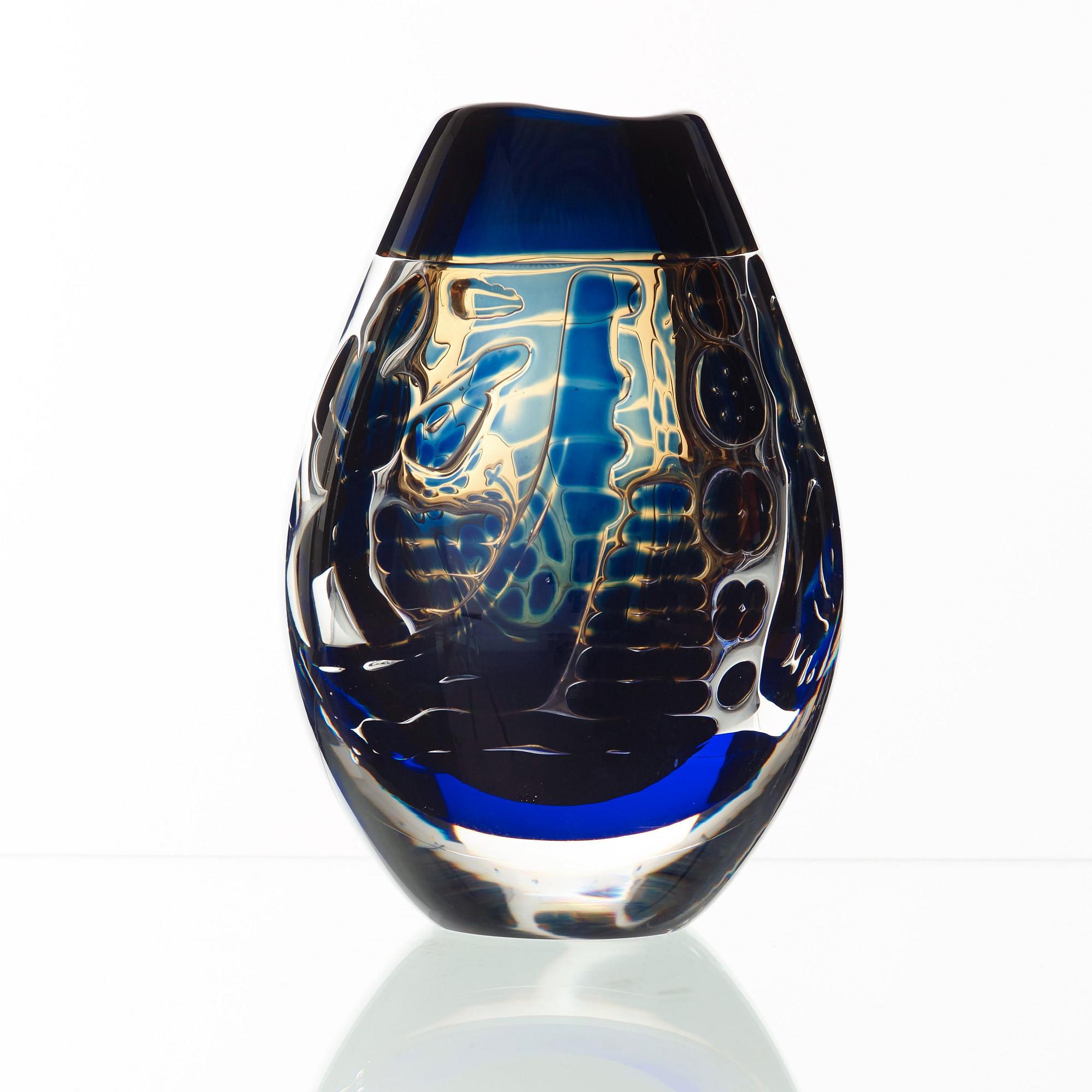 Edvin Öhrström, an 'Ariel' glass vase, Orrefors 1970.