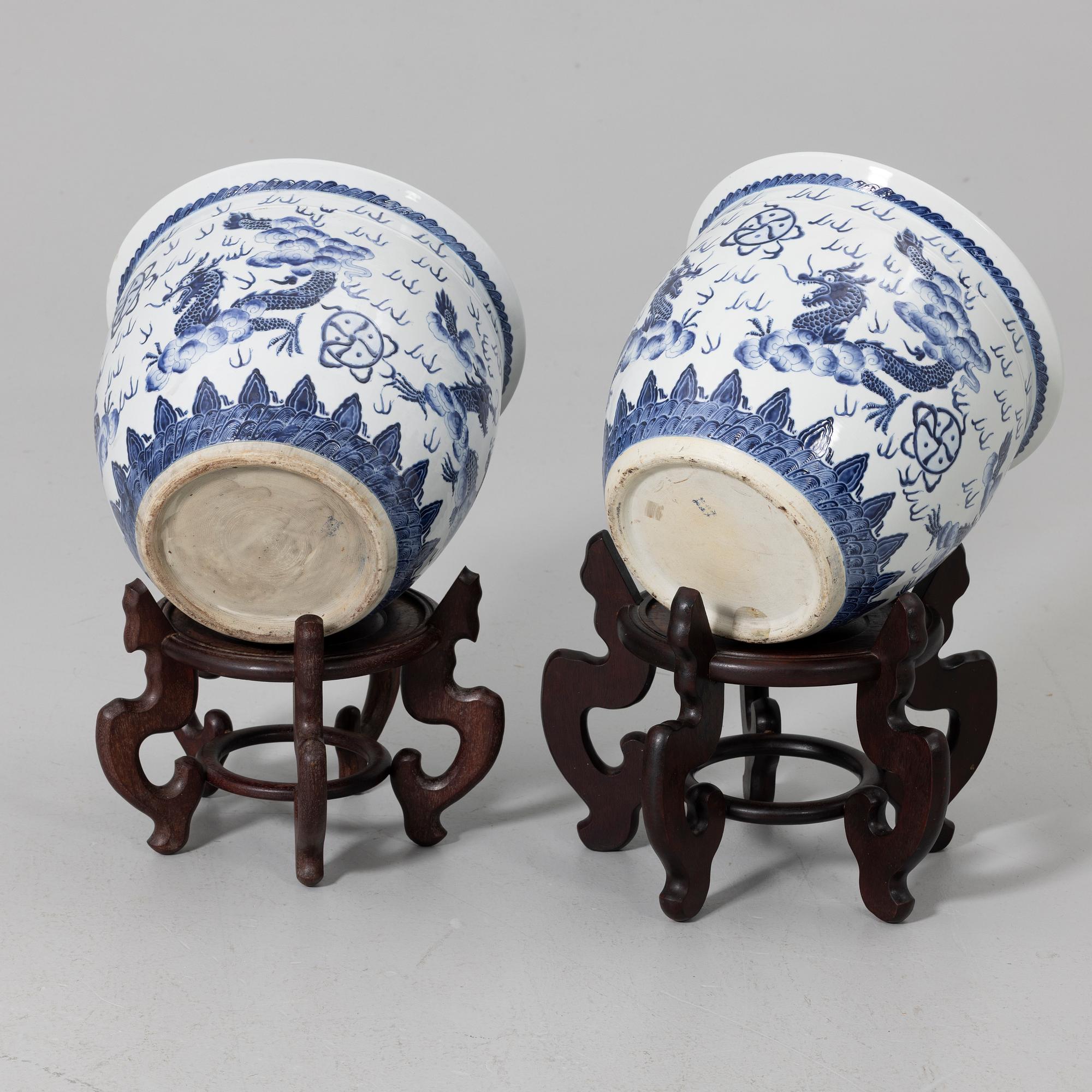 Fish bowls, a pair, porcelain, China, modern manufacture.
