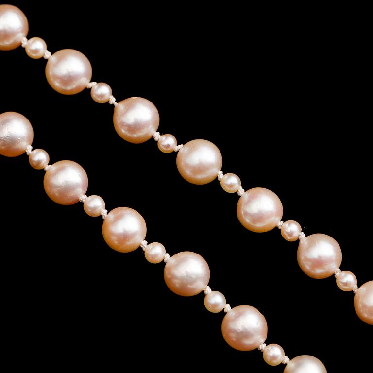PÄRLCOLLIER, med silverlås av Ray Urban, svenska stämplar 1963.