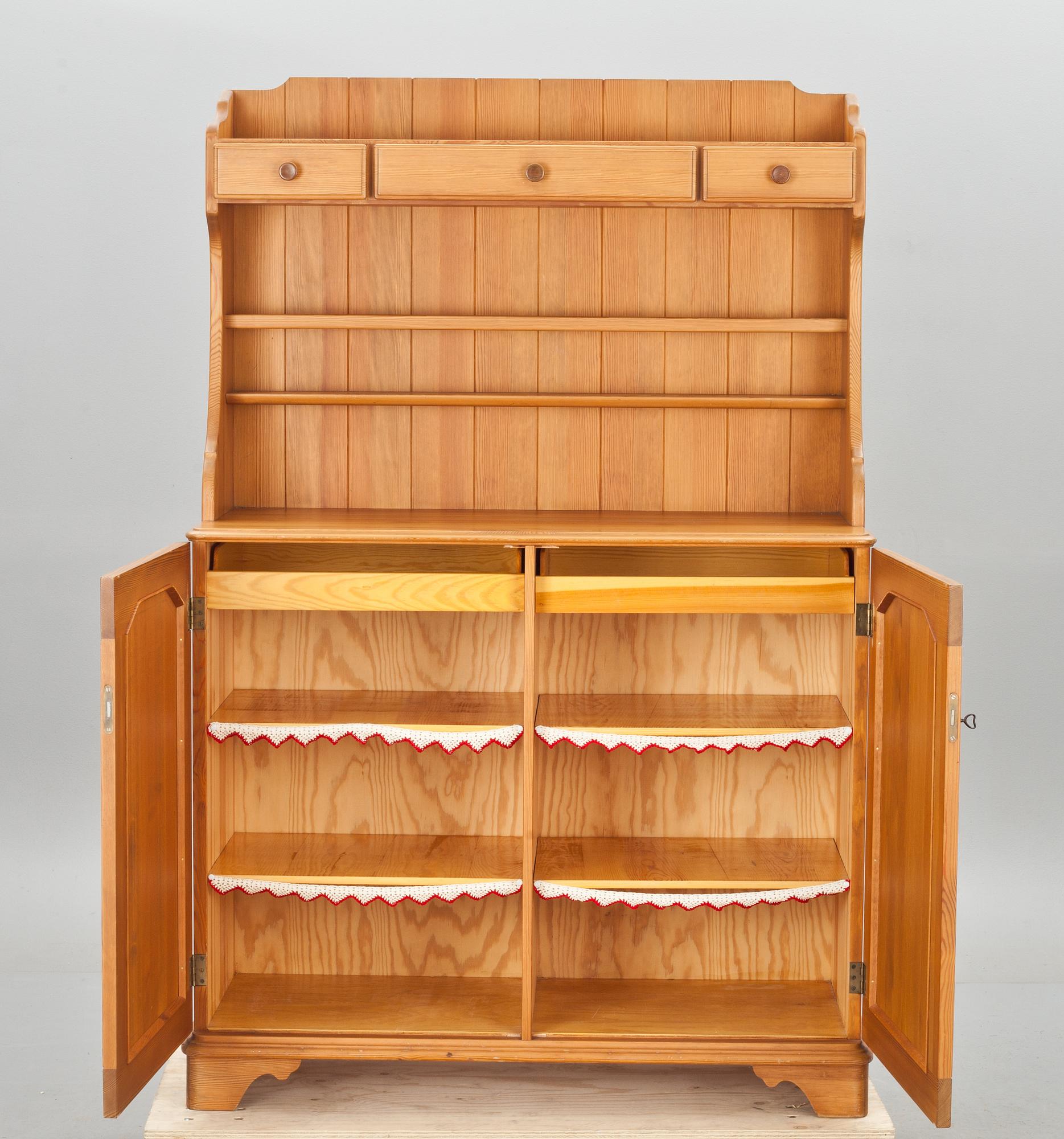 SKÅP, Svensk fur, brännmärkt.