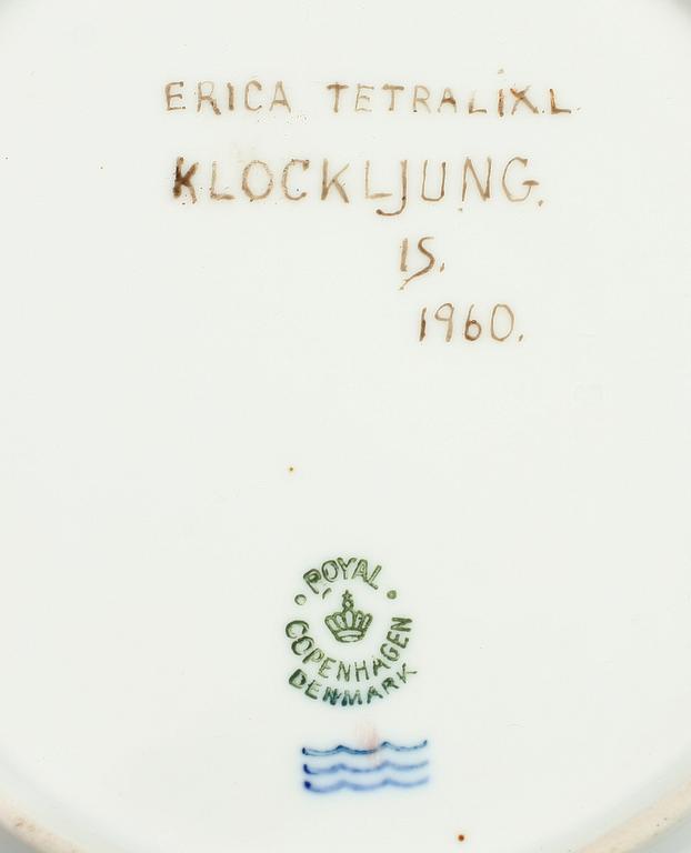 SALADIÈRE samt TALLRIKAR 6+6 st, porslin, "Flora Danica" Hausmalerei, Royal Copenhagen, Danmark.